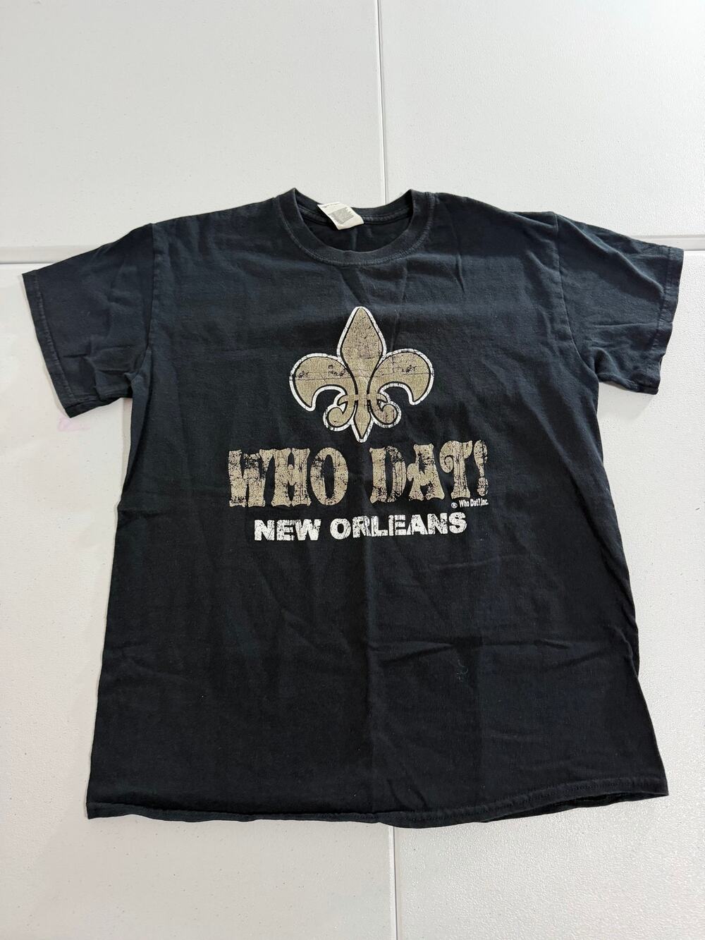 Who Dat New Orleans T-Shirt Mens Medium Black Gold Fleur De Lis Distressed NOLA